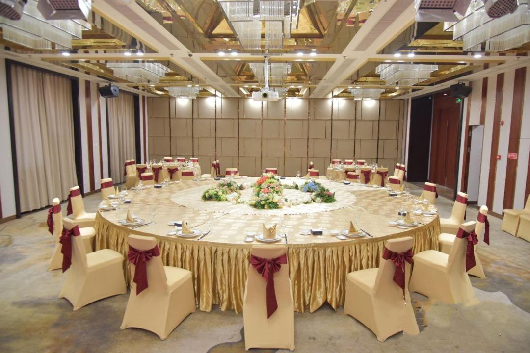 Menshine Gloria Plaza Hotel Shantou Exteriör bild