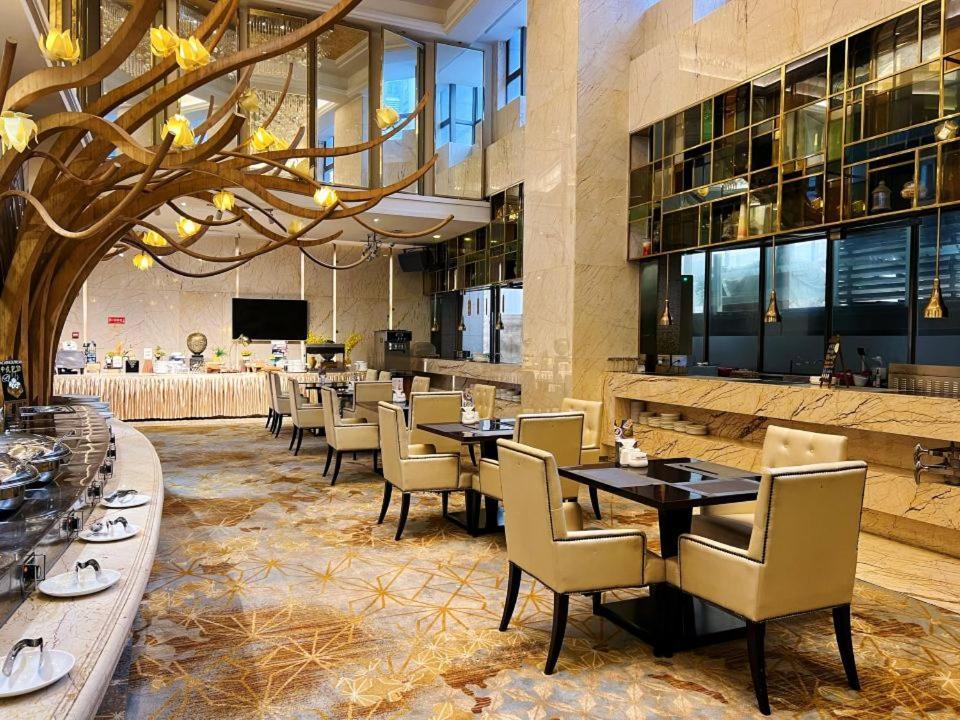 Menshine Gloria Plaza Hotel Shantou Exteriör bild