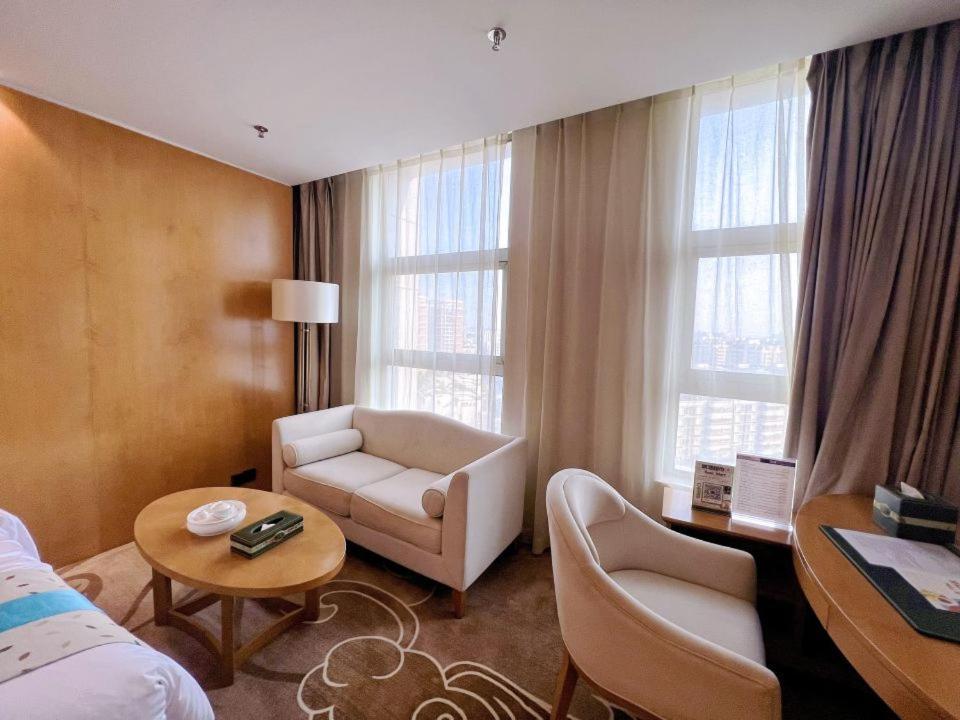 Menshine Gloria Plaza Hotel Shantou Exteriör bild