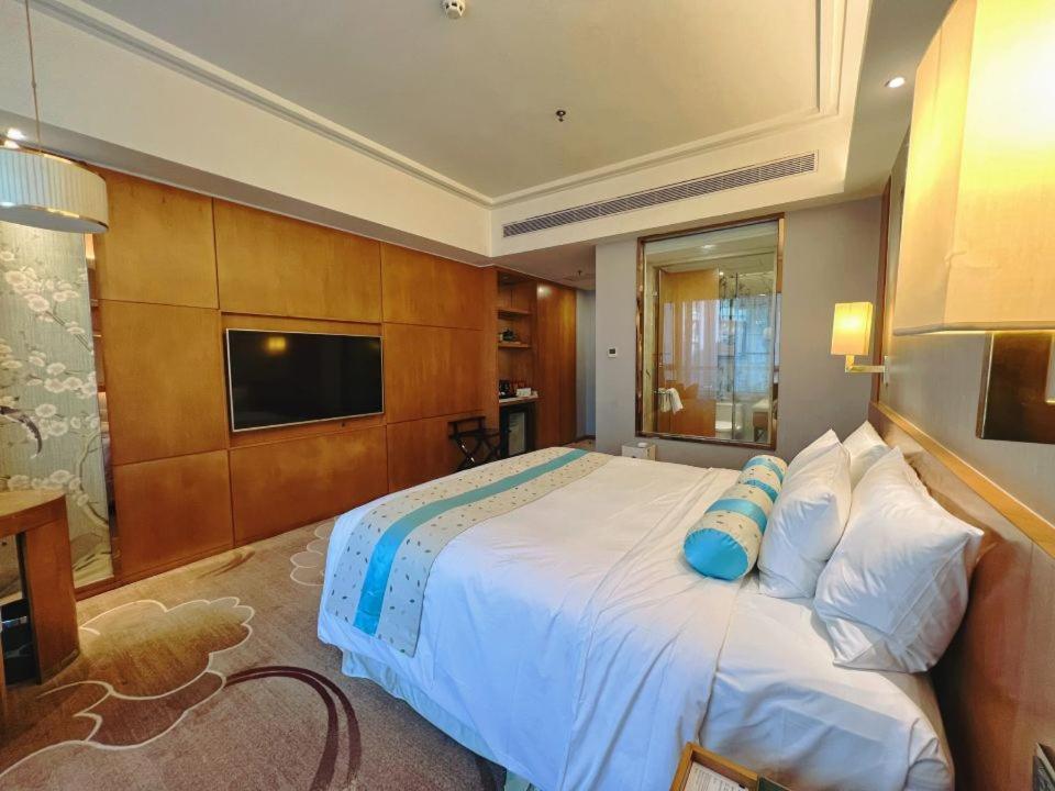Menshine Gloria Plaza Hotel Shantou Exteriör bild