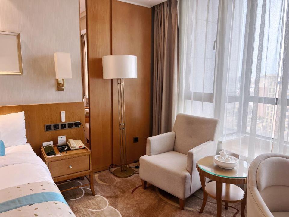 Menshine Gloria Plaza Hotel Shantou Exteriör bild